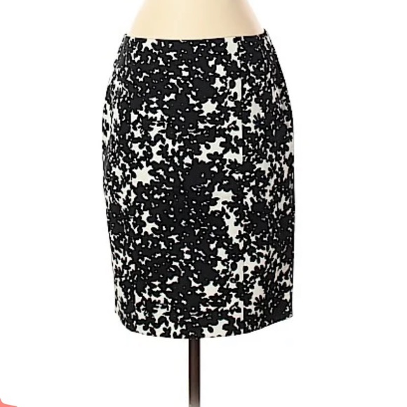 Ann Taylor A-Line Skirt Black & White Floral Skirt.Size 2. Like New. - Picture 1 of 7